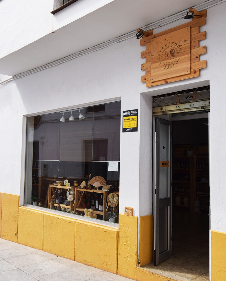 recuerdos-y-paseos-hornachuelos-tienda-exterior